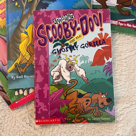 Scooby-Doo Book Collection - Picture 3 of 8